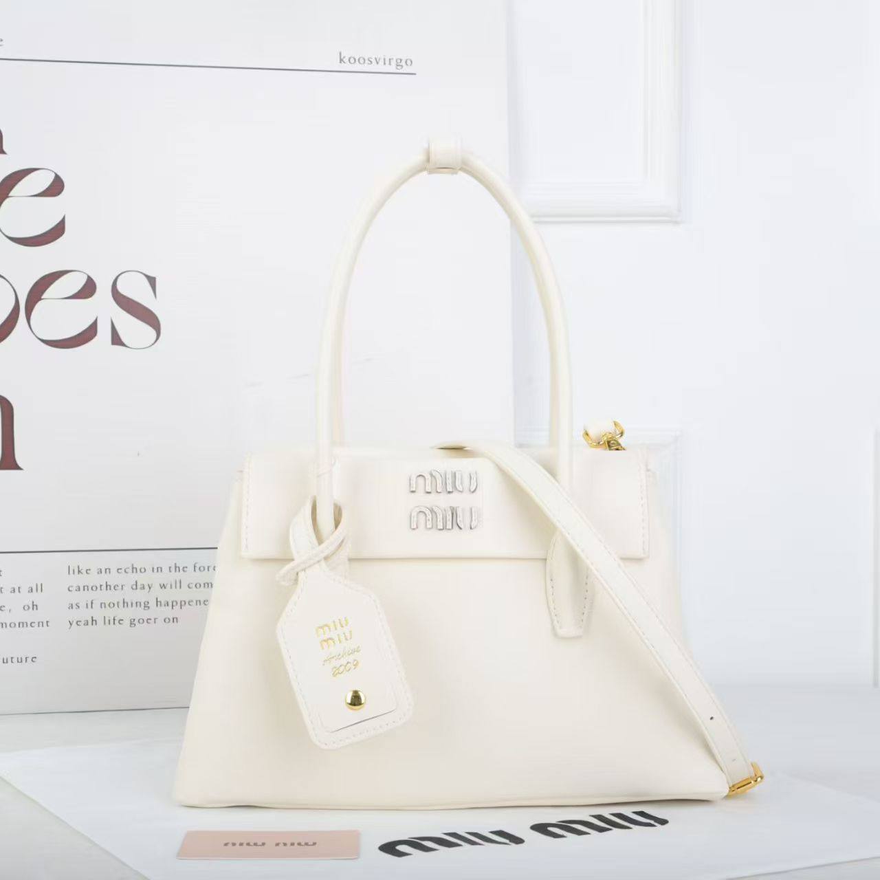 Miu Miu
GOOD QUALITY 
100 dhs🪙🌨️
SIZE 28 CM

Zain200
♥️♥️♥️