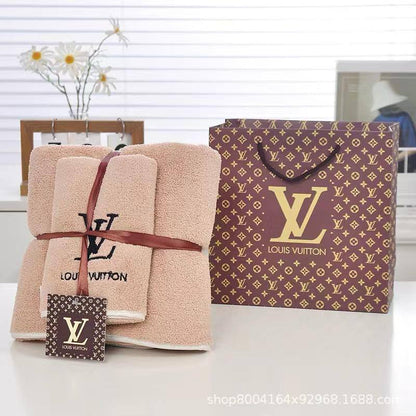 Towel one set
 with paper bag 
45 dhs💓

Zain295
♥️♥️♥️