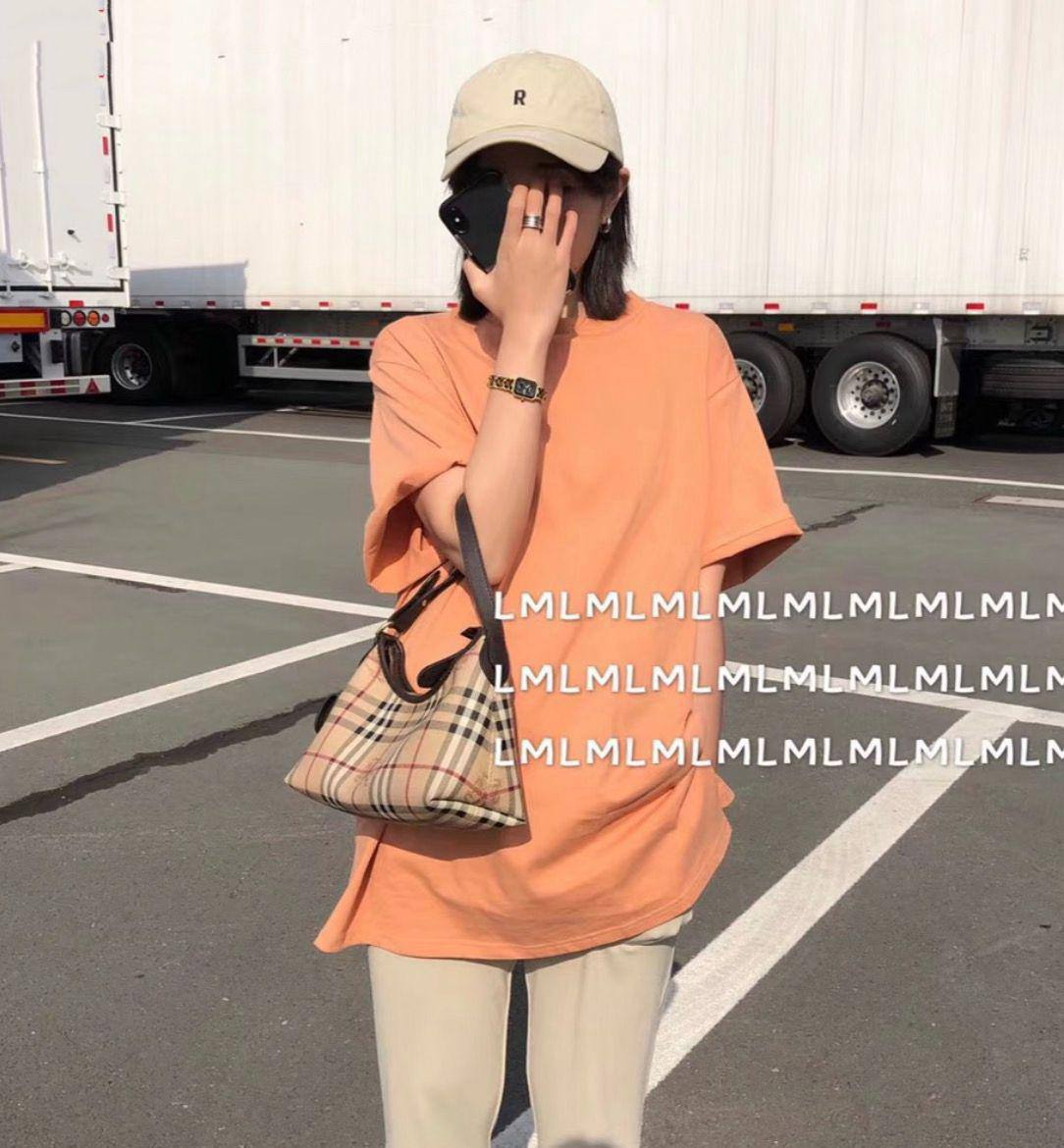 BURBERRY
 GOOD QUALITY 
WITH BOX 
🎁🎁🎁

85 dhs✅

Zain39
♥️♥️♥️