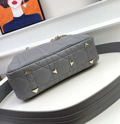 DIOR 
MASTER QUALITY 
SPECIAL OFFER
220 dhs💛
leather

Zain295
♥️♥️♥️
