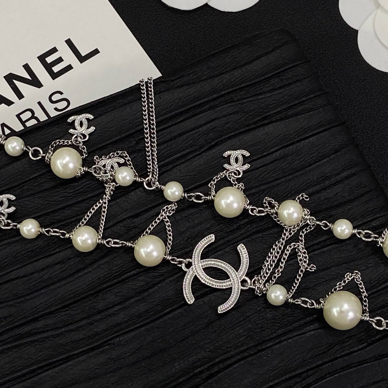 CHANEL 
Necklace 😍
Master quality 💯
With normal boxes 🗃️ 
170 dhs🇦🇪🇦🇪
With master box 📦 
210 dhs🇦🇪🇦🇪

Zain216
♥️♥️♥️