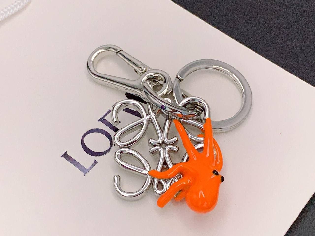 KEY CHAIN &
BAG CHARM
MASTER💫✨🌟
70 DHS💓
WITH GOOD BOX AND PAPER BAG🎁🛍️

Zain89
♥️♥️♥️