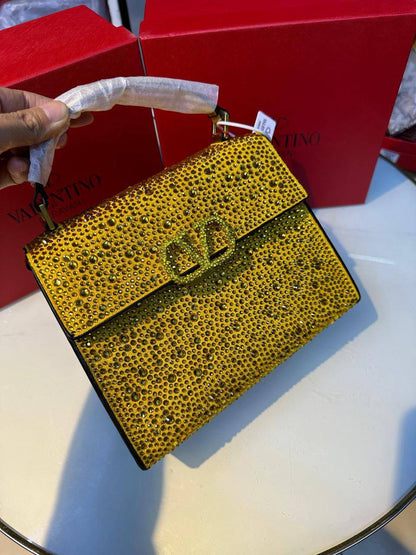 VALENTINO 

100 dhs✅

with box
🎁🎁🎁

Zain90
♥️♥️♥️