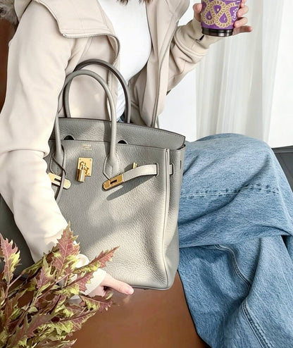 HERMES BIRKIN 

35CM 

GOOD QUALITY 

120 DHS🇦🇪🇦🇪🇦🇪

Zain295
♥️♥️♥️