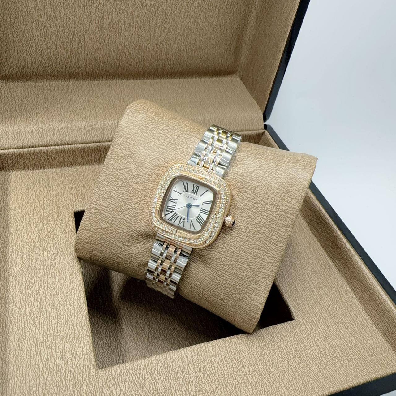 Ladies watch 
60 dhs🇦🇪

Zain45
♥️♥️♥️