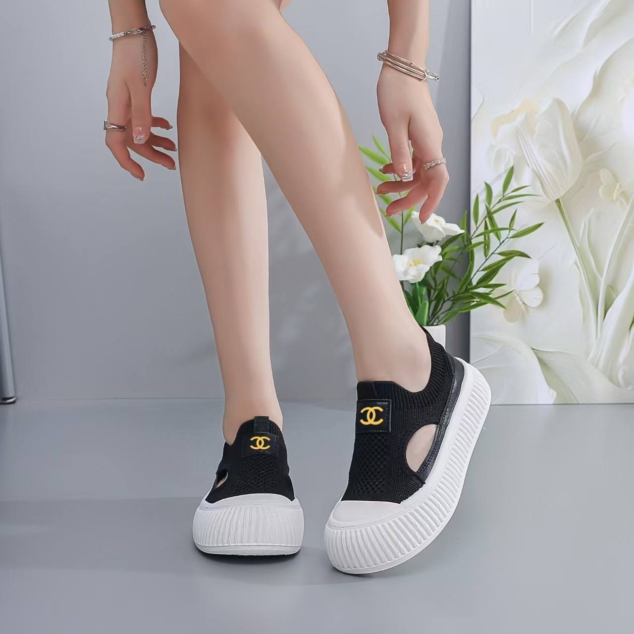 Chanel
Size 36to41       
65 dhs🪙🌨️

Zain163
♥️♥️♥️