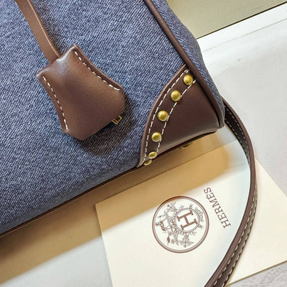HERMES

 NEW CAME
 BIG SIZE

100 dhs🇦🇪🇦🇪
Size:28cm

Zain295
Zain39
♥️♥️♥️