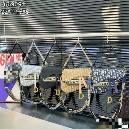 CHRISTIAN DIOR
SADDLE CROSS BAG
ᴡɪᴛʜ sʜᴏᴜʟᴅᴇʀ ʙᴀɢ ʙᴇʟᴛ
sɪᴢᴇ : 22 cm

70 dhs🪙💕

Zain31
♥️♥️♥️