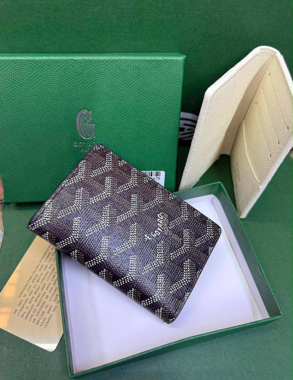 LV Wallets & card holder
30 dhs🇦🇪🇦🇪

Zain93
♥️♥️♥️