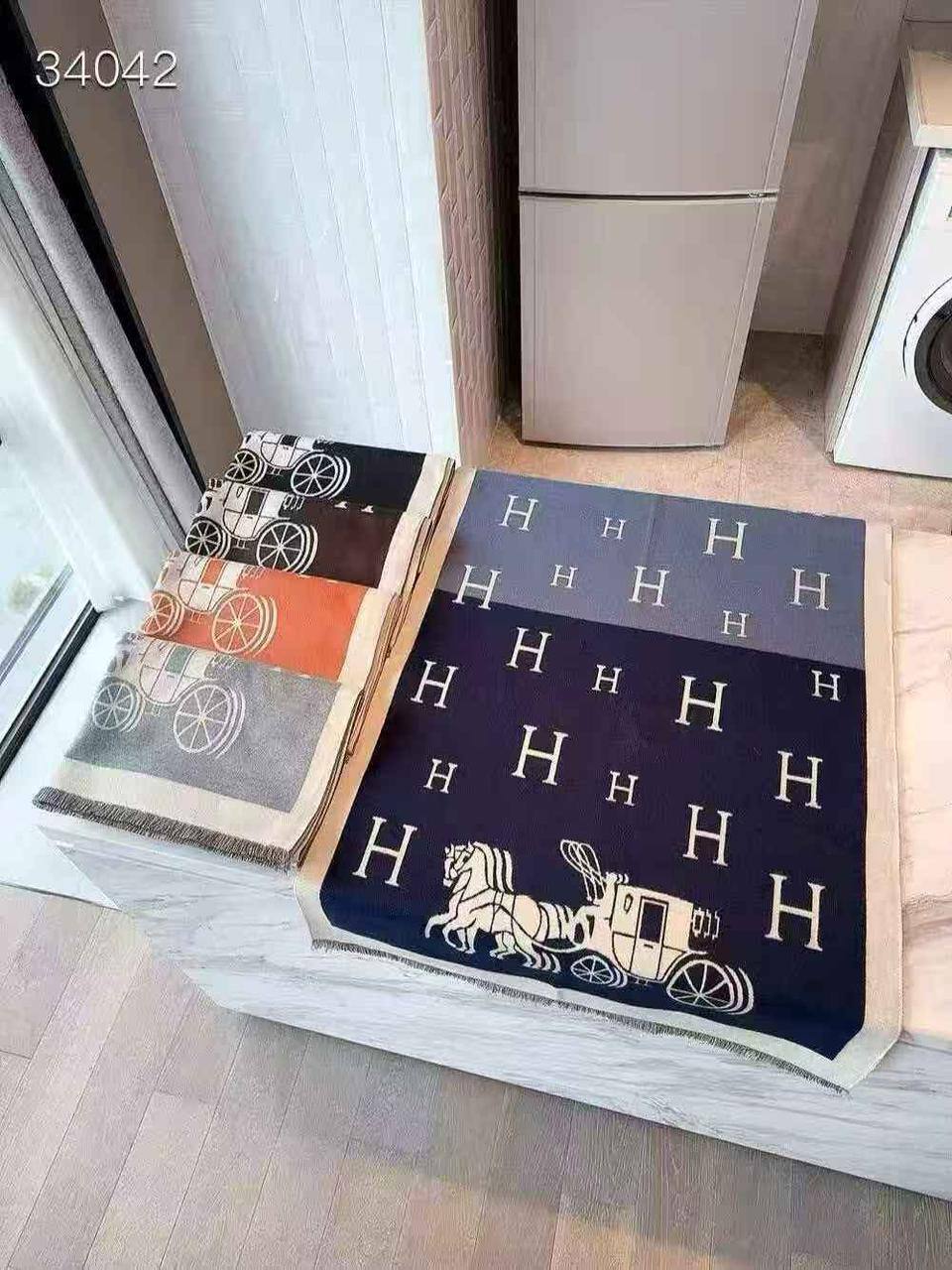 Scarf
Winter scarf cashmiri 
good quality
45 dhs❣️

Zain278
♥️♥️♥️