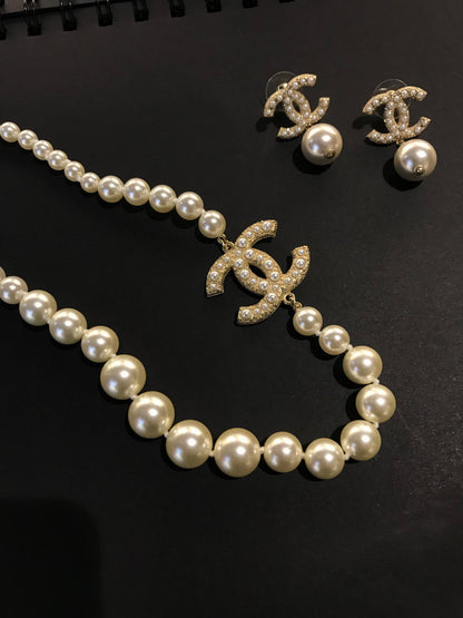 CHANEL
↗️ *Super Master Quality ®️*
* *New Collection* 
 Chanel the classic model Choker & Earings
For Price 👇 WhatsApp✅
0568585901 
0507557372
0552275751 Owner Zain 👌

Zain106
♥️♥️♥️