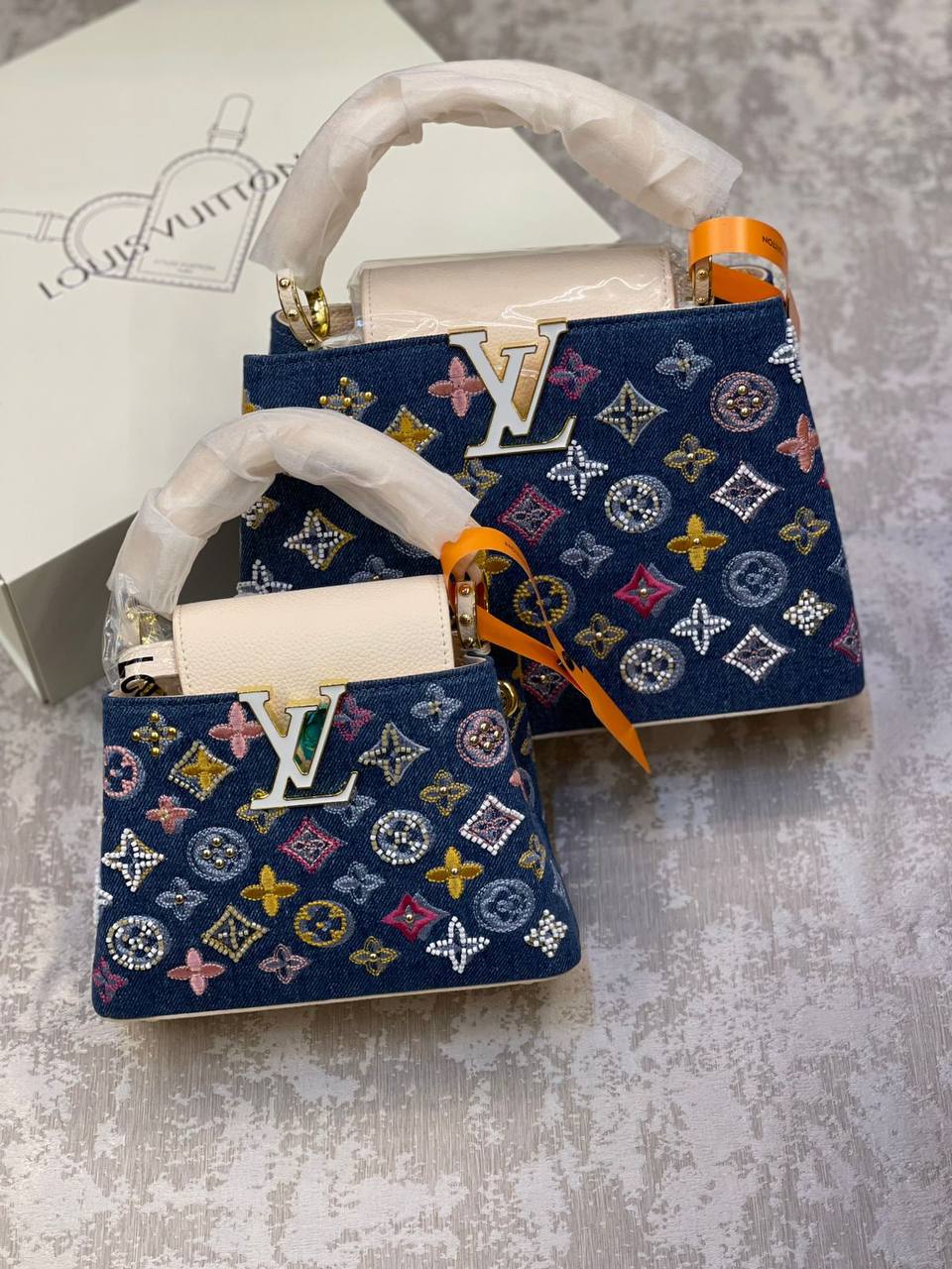 Lv 
with box 🎁🎁🎁

Small price 340 dhs💓

Big price 350 dhs💓

Zain175
♥️♥️♥️