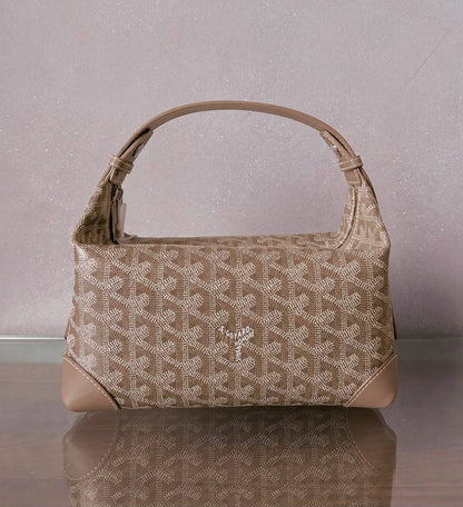 Goyard 
good qualit
 with box 
120 dhs🇦🇪🇦🇪
Size : 25cm

Zain295
♥️♥️♥️