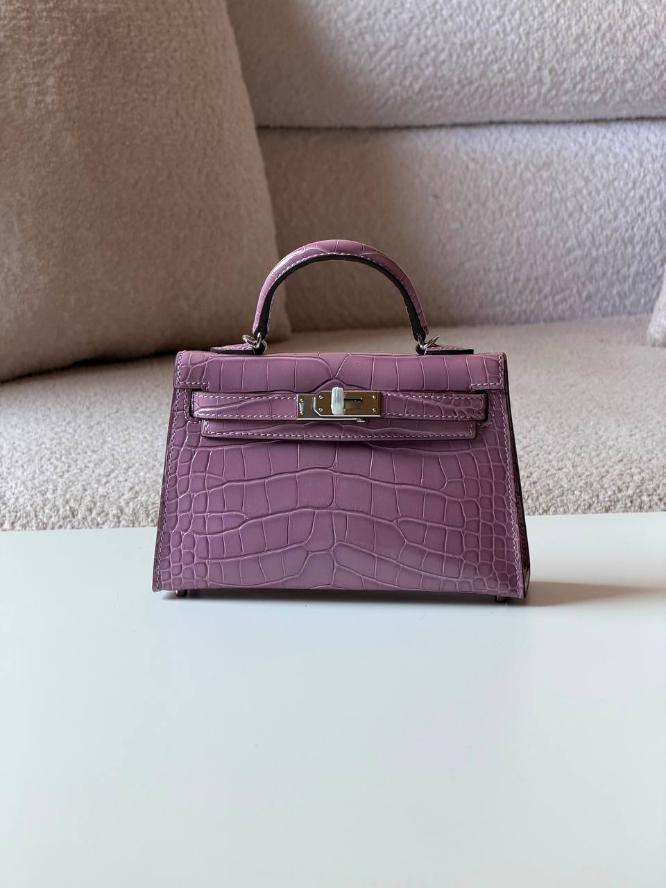 Hermes kelly croc 19cm💕master quality😍with box❤️
520 dhs💓

Zain52
♥️♥️♥️