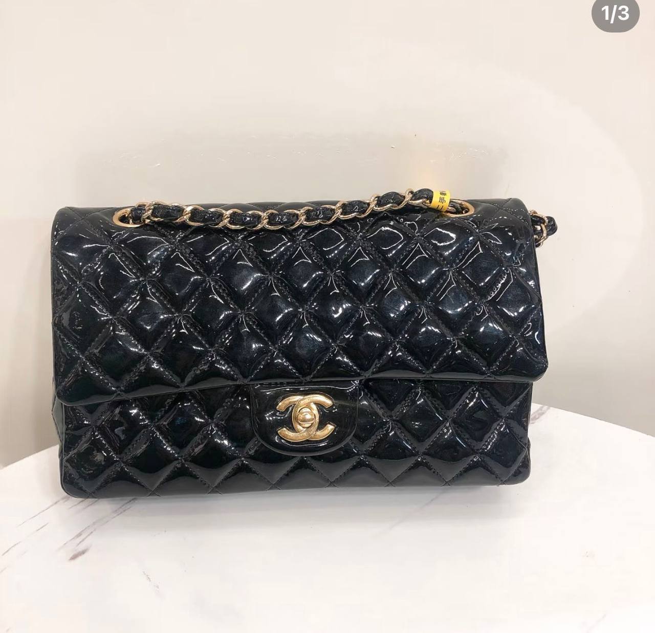 Chanel
good quality, 

comes with box, 
🎁🎁🎁

size...25 *16 cm 
110 dhs💓

Zain12
♥️♥️♥️
