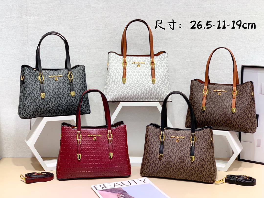 Mk 
95 dhs💓
size 27×11×19cm

Zain213
♥️♥️♥️
