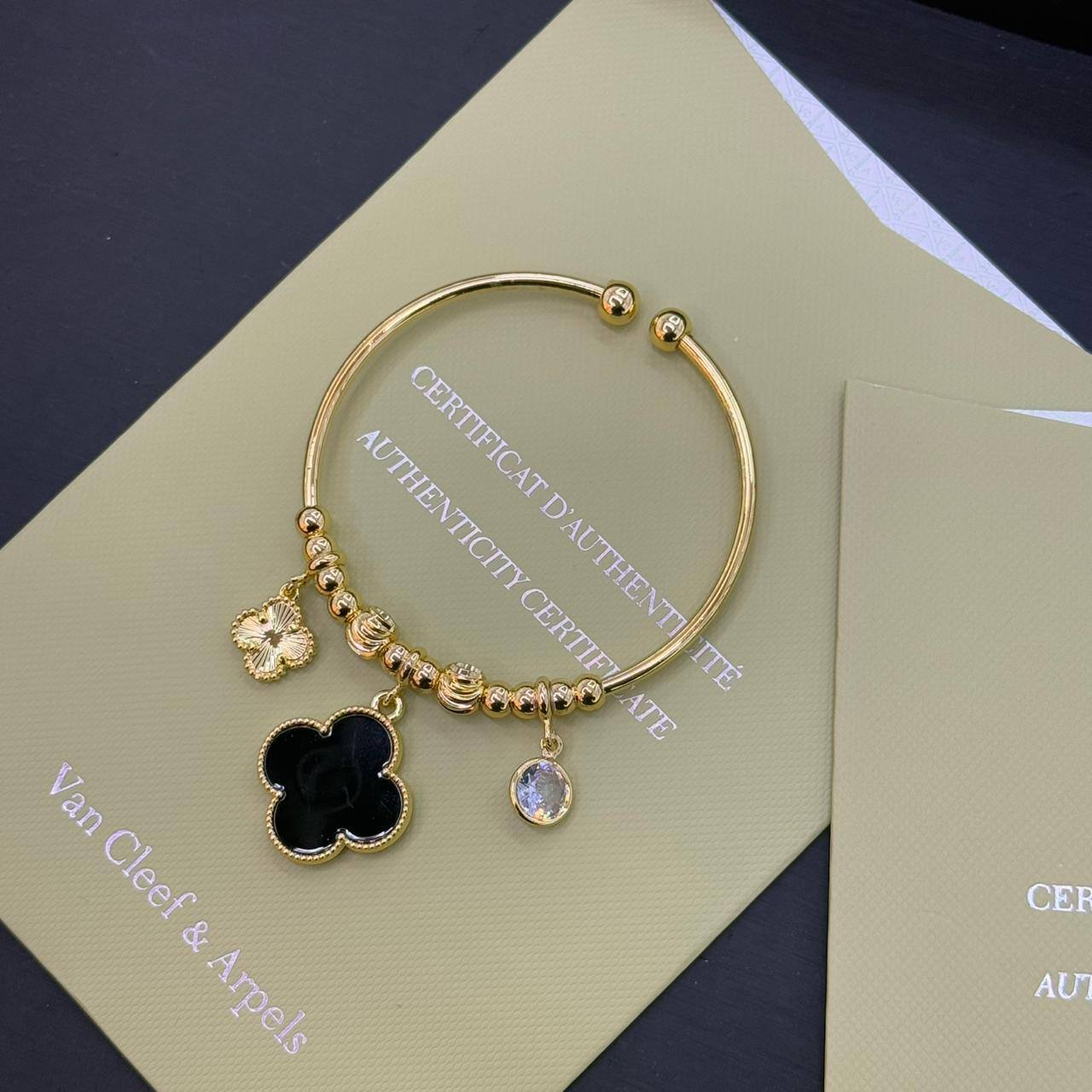 VCA bangle 
Fashion Quality 

30 dhs🪙
normal box

Zain48
💕💕💕