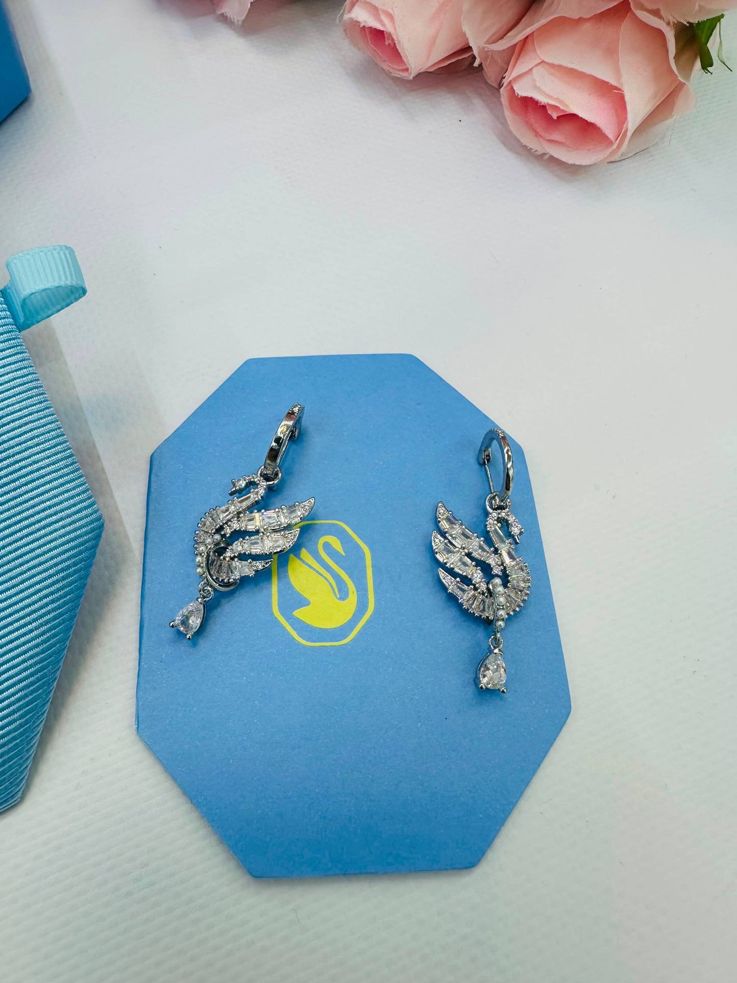 SWAROVSKI 
Necklace 😍
Earring 🍁
Master quality 💯
With normal boxes 🗃️ 
105 dhs✅

With master box 📦 
140 dhs✅

Zain216
♥️♥️♥️