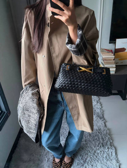 BOTTEGA NEW CAME HIGH QUALITY WITH BOX 
150 dhs✅

Zain295
♥️♥️♥️