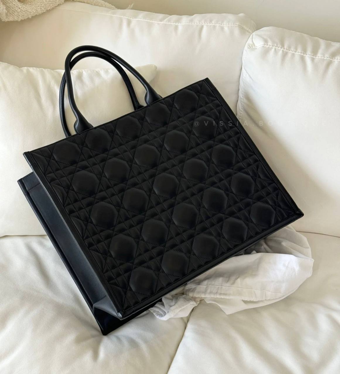 DIOR 
GOOD QUALITY
  BIG SIZE 
100 dhs✅
41CM

Zain39
♥️♥️♥️