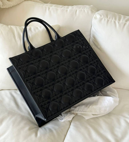 DIOR 
GOOD QUALITY
  BIG SIZE 
100 dhs✅
41CM

Zain39
♥️♥️♥️