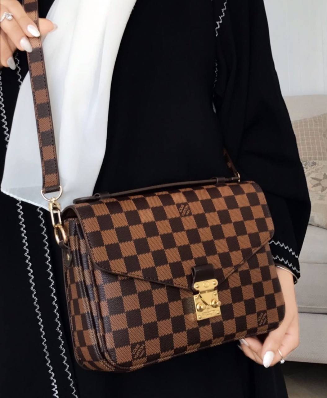 LV 
WITH BOX 
COPY ONE ☝️ 
120 dhs🇦🇪🇦🇪

Zain169
♥️♥️♥️