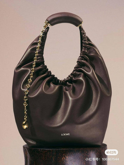 Loewe 💕💕 Master
Available colors🥰 
340 dhs❣️

Zain228
♥️♥️♥️