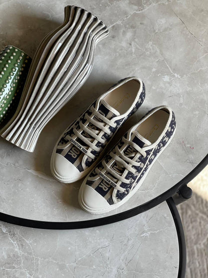 *Available agin*
DIOR 💥💥
*Super master quality*
*Size 36 to 41*
450 dhs🪙💚

Zain113
♥️♥️♥️