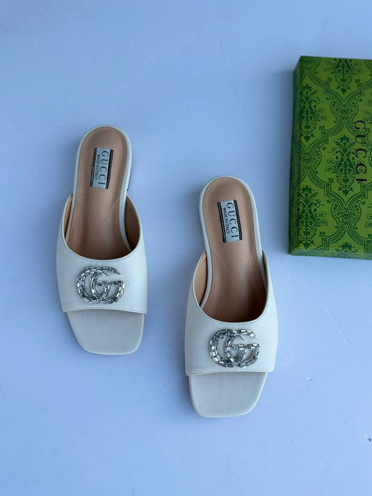 Gucci slipper
100 dhs🪙🌨️
Size 36-42

Zain55
♥️♥️♥️