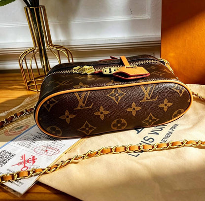 LV
95 dhs🇦🇪🇦🇪
with box

Zain07
♥️♥️♥️