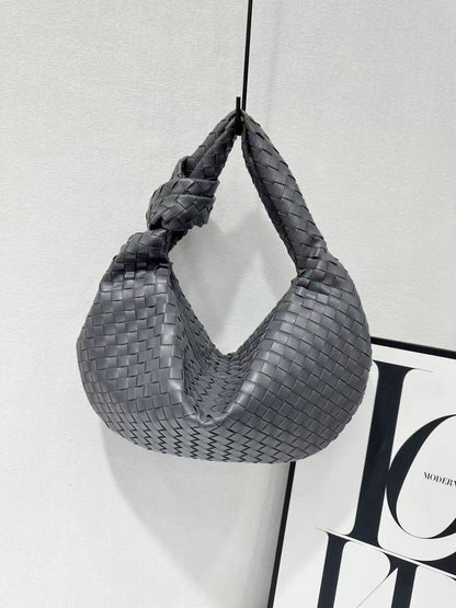 BOTTEGA

Best quality 
without box

115 dhs🇦🇪🇦🇪

size 45CM

Zain290
♥️♥️♥️