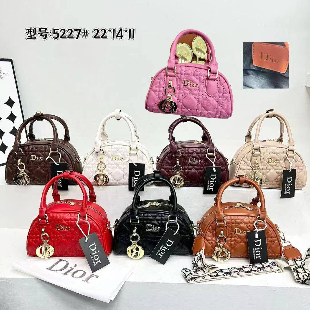 Bags 

75 dhs✅

Zain232
♥️♥️♥️