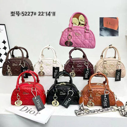 Bags 

75 dhs✅

Zain232
♥️♥️♥️