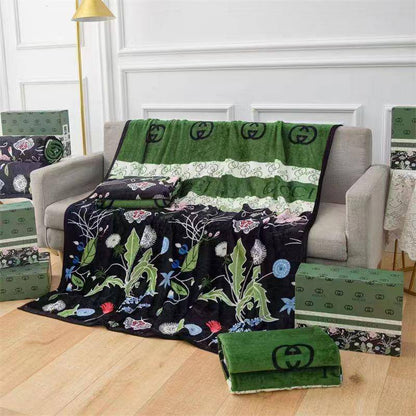 Master blanket 

Good quality 
Velvet 

Size 150*200

With boxes 🧳🧳🧳
45 dhs🪙💕

Zain99
♥️♥️♥️