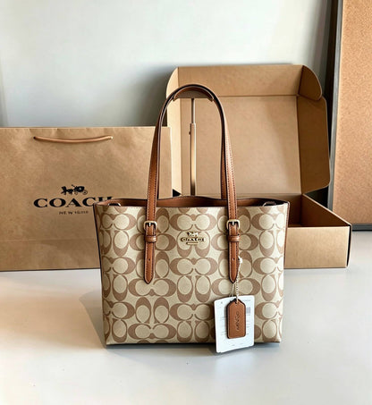 Coach 
 good quality 
with box 
120 dhs✅

Zain39
♥️♥️♥️