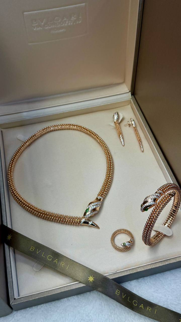 Bvlgari Set 
Super Master Quality 👌👌
835 dhs👑 with normal big box
975 dhs👑 with original box

Zain209
♥️♥️♥️
