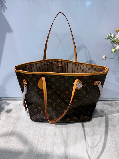 LV Neverfull MM
47cm
95 dhs✅ 
with Box

Zain254
♥️♥️♥️