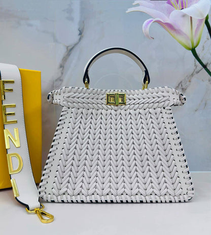 FENDI 

COPY ONE 

NEW CAME 

170 dhs🪙🌨️

Zain39
♥️♥️♥️