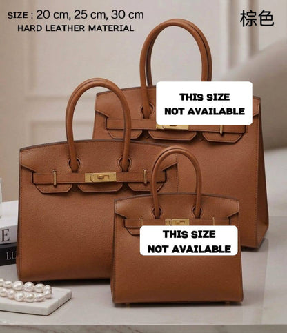 HERMES ʙɪʀᴋɪɴ
ʜᴀʀᴅ ʟᴇᴀᴛʜᴇʀ ᴍᴀᴛᴇʀɪᴀʟ
ɢᴏʟᴅ ʜᴀʀᴅᴡᴀʀᴇ
ᴡɪᴛʜ ʟᴏɴɢ ʙᴇʟᴛ sᴛʀᴀᴘ

sɪᴢᴇ 20 ᴄm Pʀɪᴄᴇ : *100 ᴅʜs* 

sɪᴢᴇ 25 cm Pʀɪᴄᴇ : *110 ᴅʜs* 

sɪᴢᴇ 30 cm Price : *120 ᴅʜs*

Zain31
♥️♥️♥️