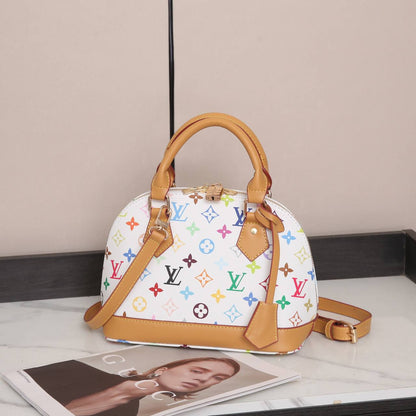 LV
BEST QUALITY WITH BOX’S 
120 dhs✅
size 23CM

Zain290
♥️♥️♥️