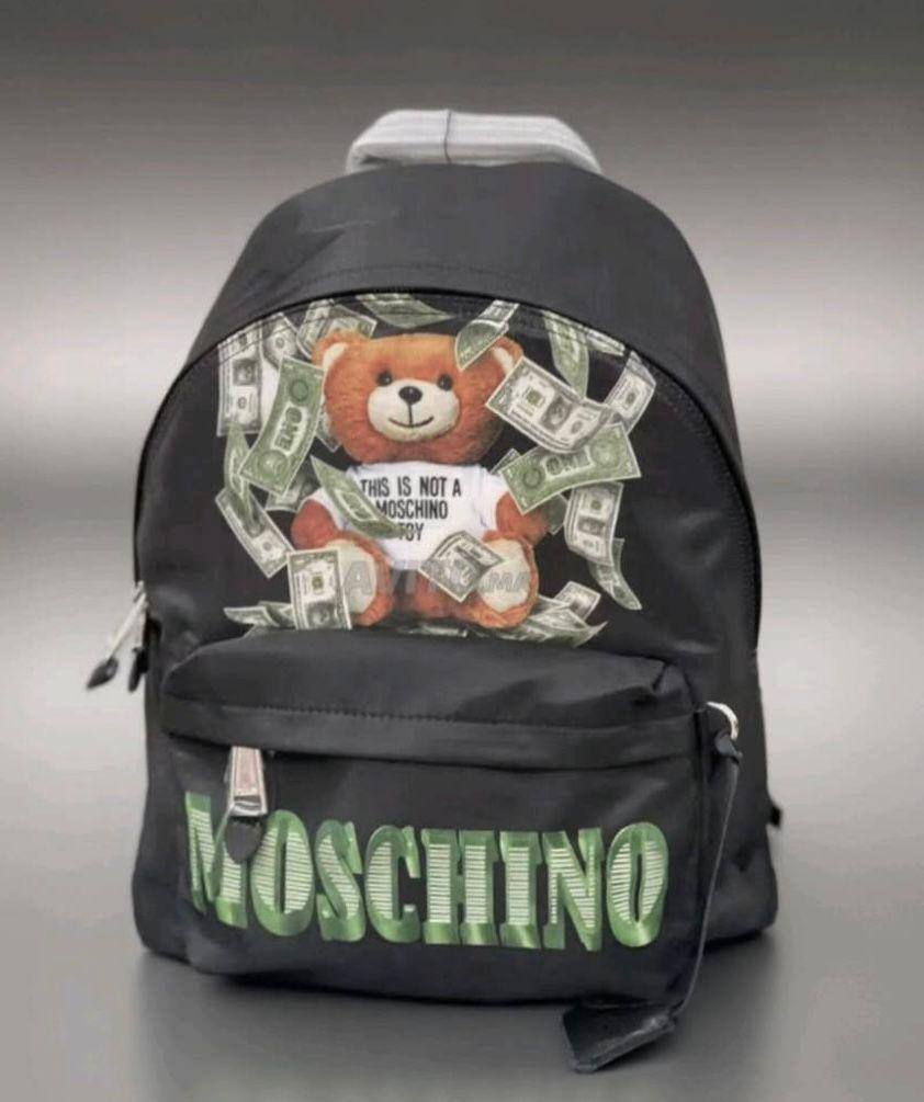 MOSCHINO BACKPACK 

COPY ONE NEW CAME 

120 dhs🪙💕

Zain39
♥️♥️♥️