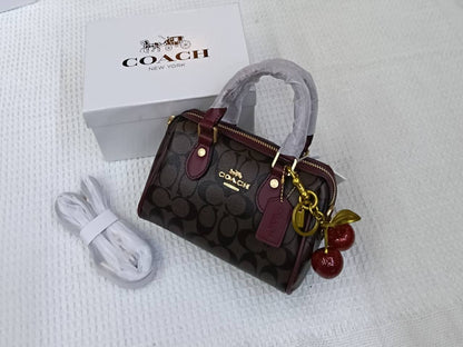 Coach
95 dhs💛
with box
size 18cm

Zain26
♥️♥️♥️