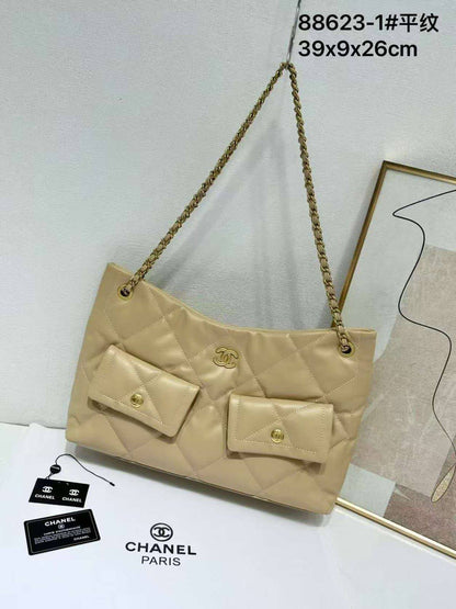 CHANEL Totebag
2 side pocket design
Chain gold belt strap
NO BOX
size : 39cm

100 dhs🇦🇪🇦🇪

Zain239
♥️♥️♥️
