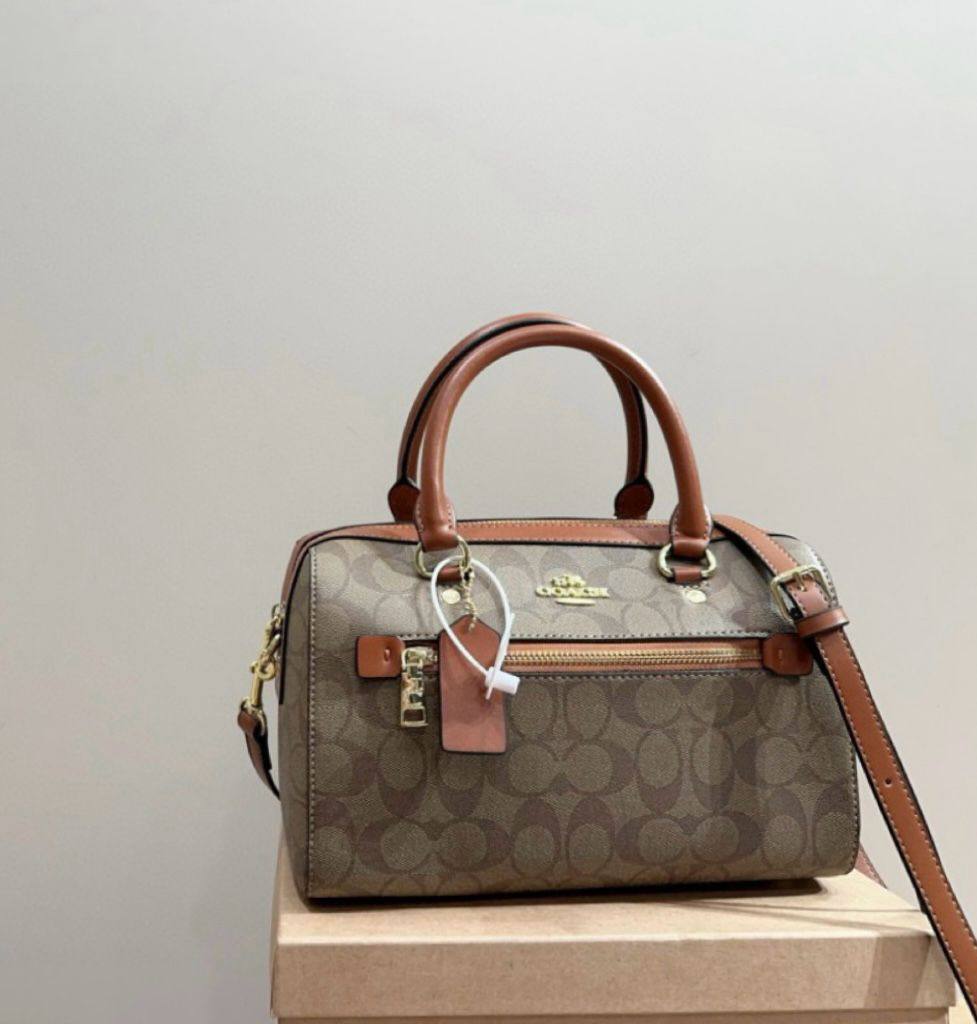 COACH 
HIGH QUALITY 
WITH BOX 
🎁🎁🎁

110 dhs✅

Zain295
♥️♥️♥️