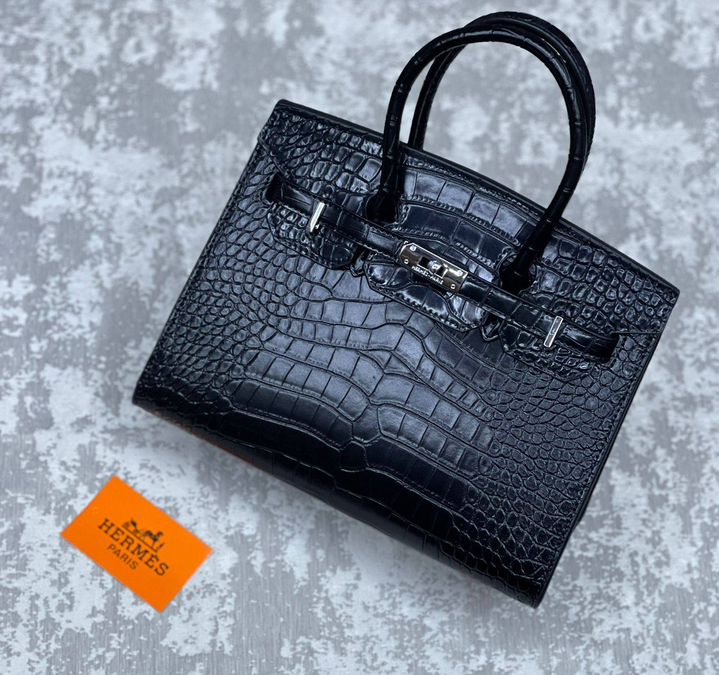 Hermes
115 dhs❣️
Size 25 cm.

Zain175
♥️♥️♥️