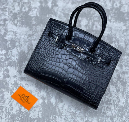 Hermes
115 dhs❣️
Size 25 cm.

Zain175
♥️♥️♥️