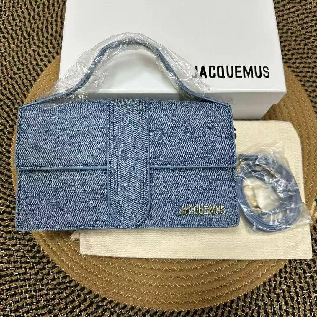 Jacquemus
110 dhs🪙🌨️
size：22CM
Good quality 

with box
🎁🎁🎁

Zain35
♥️♥️♥️