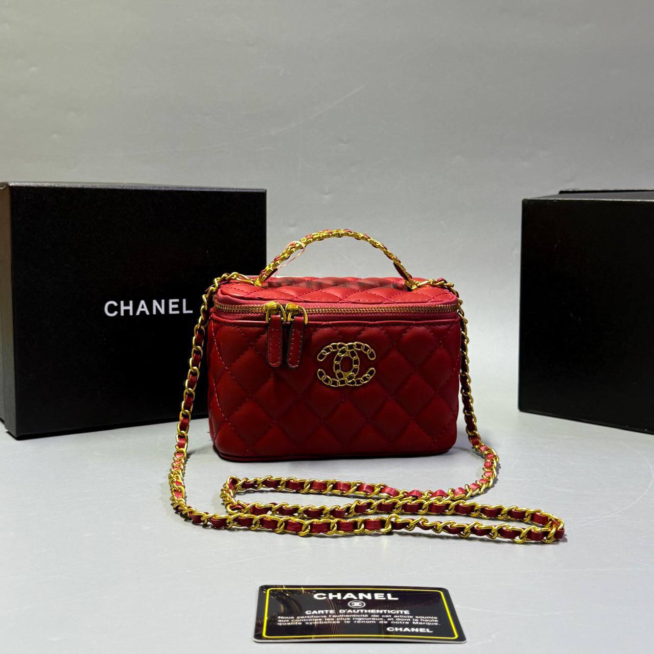 CHANEL 
GOOD QUALITY 
WITH BOX
🎁🎁🎁

95 dhs✅
SIZE : 16 cm

Zain39
♥️♥️♥️