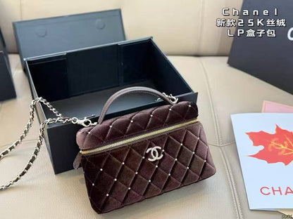 Chanel 

95 dhs

with box

size 20×5×14cm

Zain42
♥️♥️♥️