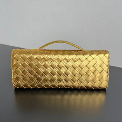 *Bottega Andiamo Clutch✅*
*Size 31 cm*
For Price 👇 WTSP Text Zain 0568585901

Zain274
♥️♥️♥️